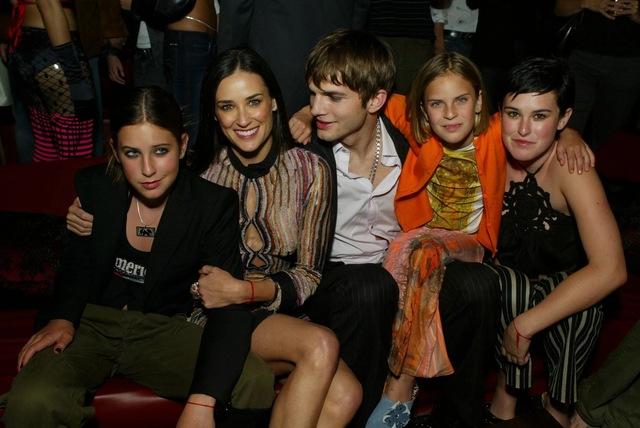 Ashton embraced Demi’s daughters — Rumer, Scout, and Tallulah — treating them with respect and kindness.