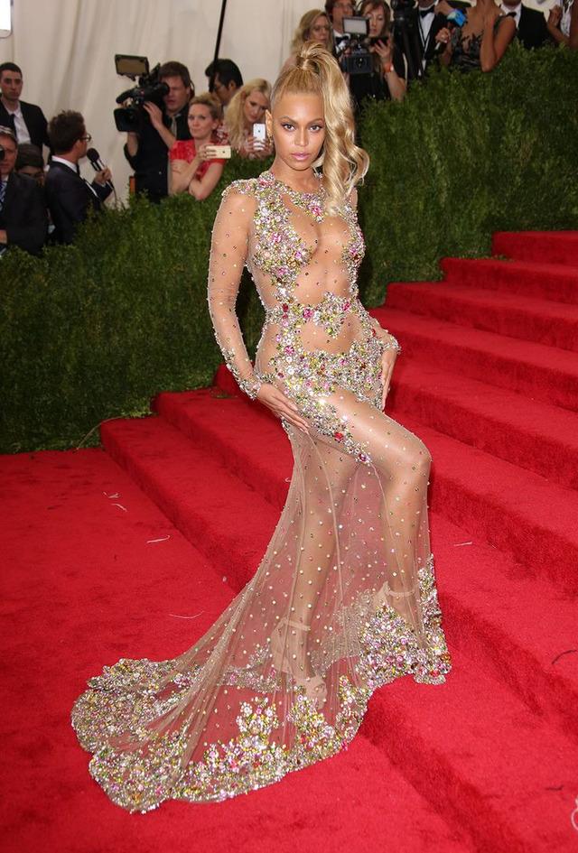 Beyoncé reigns supreme, dazzling the red carpet with unmatched glamour and confidence.