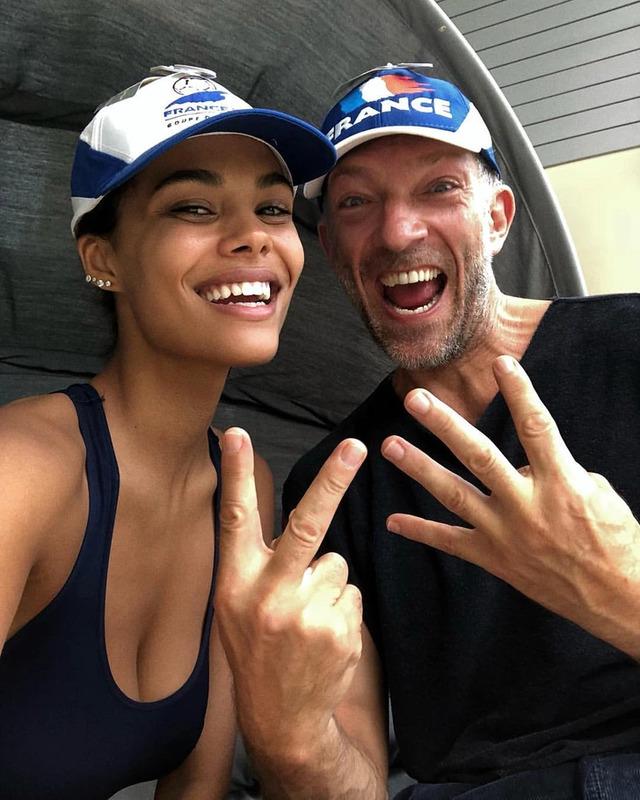 Despite a 30-year age difference, their romance blossomed quickly, marked by mutual attraction and shared moments away from the spotlight. 