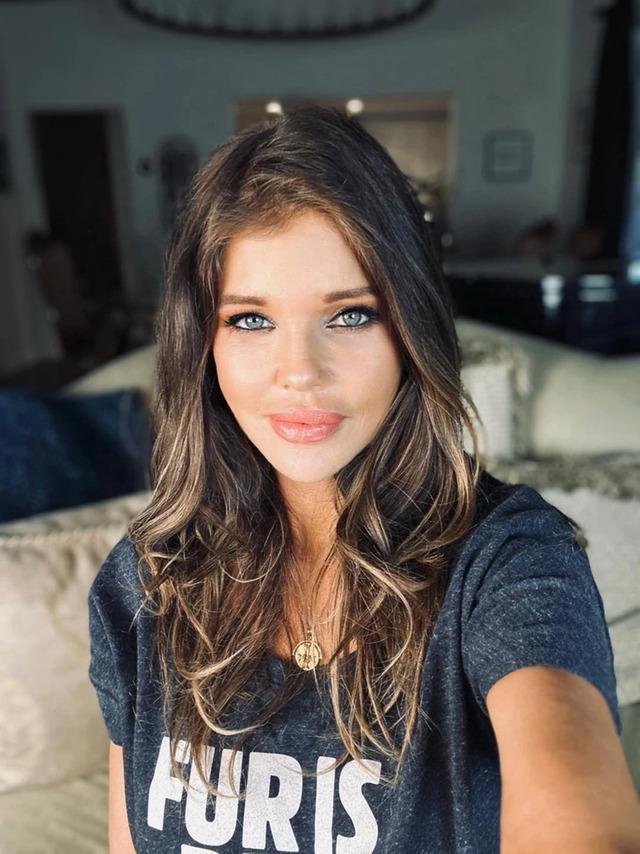 Donna D’Errico isn’t just a star of the past; she’s a modern icon redefining age and femininity