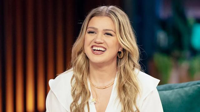 Kelly Clarkson: Rising from Homelessness to Pop Stardom