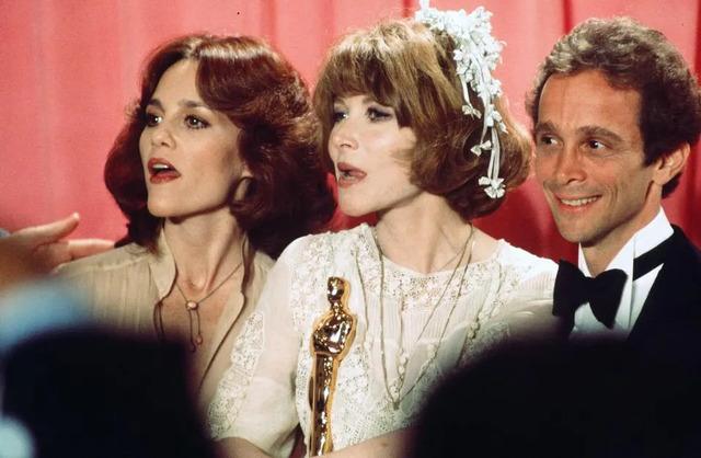 Lee Grant Wins Supporting Actress: 1976 Oscars