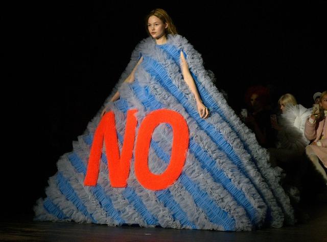 Loud and Clear: The Runway Dress That Said “NO” to Conformity