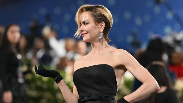 Nicole’s look at the gala was a masterclass in sophistication and mystery, blending old-Hollywood glamour with a modern twist.