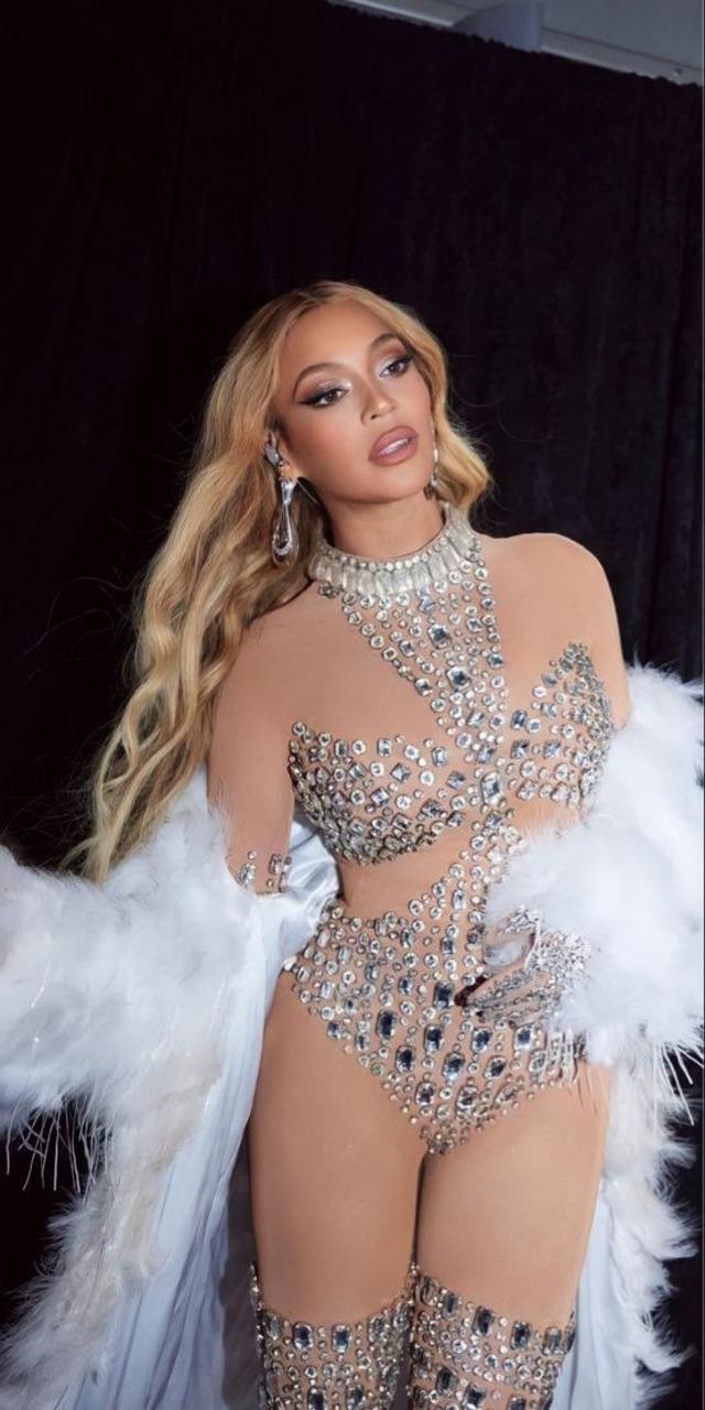 Radiating strength and elegance, Beyoncé embodies empowerment through and through.