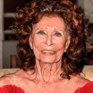 Sophia Loren’s Stunning Journey from Rags to Red Carpets—At 90, She Still Commands the World
