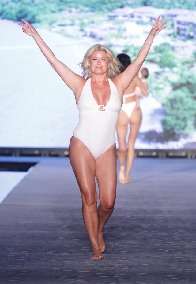 Swedish supermodel Vendela Kirsebom turned heads and stole hearts once again at the iconic Sports Illustrated Swimsuit Show.