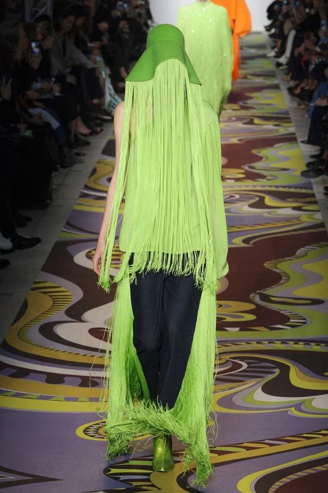 The Model With an Unforgettable Walk: Commanding the Runway with Fierce Attitude