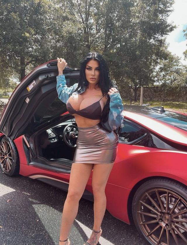 When social media platforms began revolutionizing the fitness industry, Lindi was quick to embrace the change