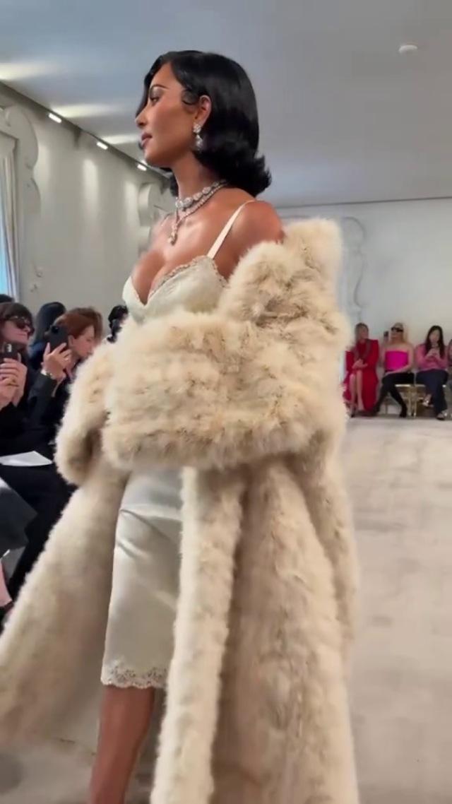 With elegance in her stride and sparkle in her eyes, Kim Kardashian transforms the runway into a tribute to true glamour.