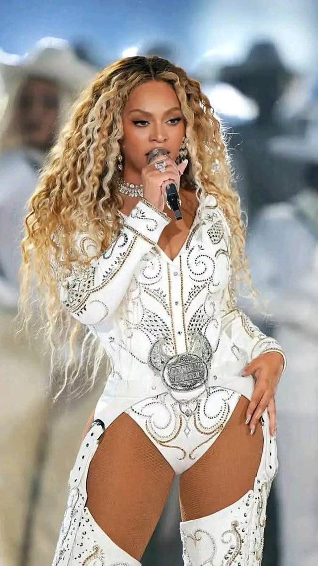 With every performance, Beyoncé proves why she’s one of the most powerful voices in music today.