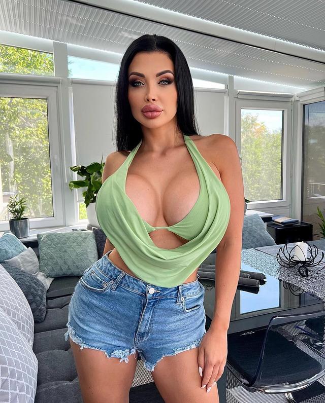 With the rise of social media, Aletta adeptly embraced digital platforms to reinvent and expand her brand