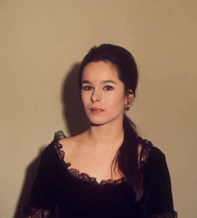 Elegant and composed, Geraldine exuded both discipline and sensitivity during her early career in European cinema.