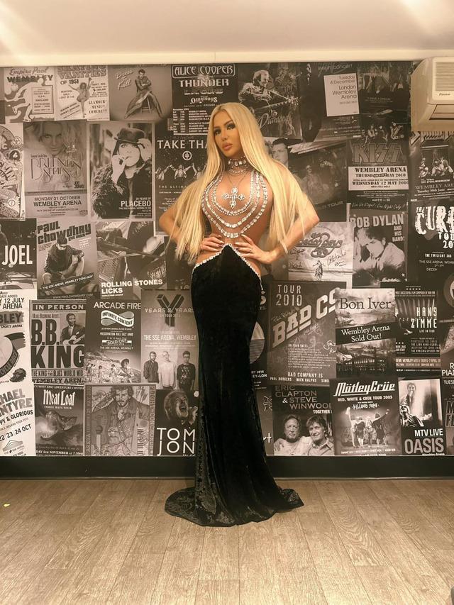 Frankie Dashwood’s life story is more than just a career timeline—it’s a blueprint for sustainable success in the modern age