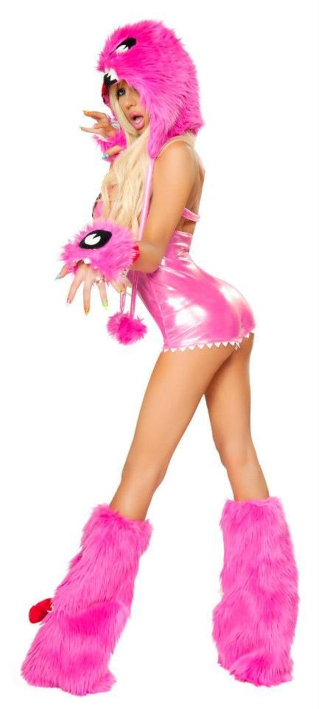 Frankie Dashwood’s story begins in the heart of a bustling city, where creativity pulsed through every corner