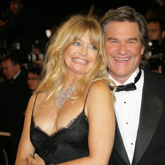 Goldie Hawn and Kurt Russell light up the red carpet with timeless smiles and undeniable charm