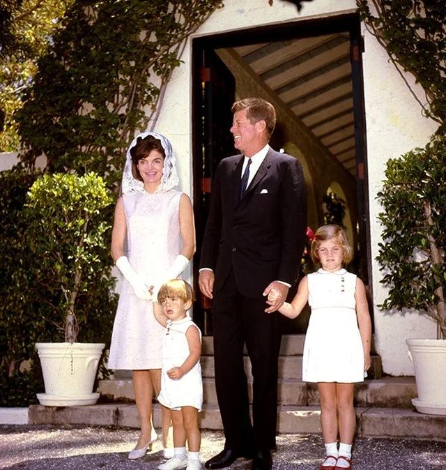 Jacqueline Kennedy with President John F. Kennedy and their children, Caroline and John Jr., epitomizing 1960s elegance.