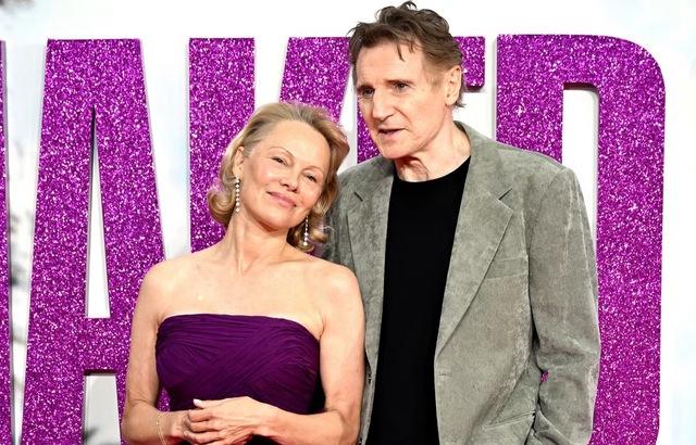 Liam, 73, looked effortlessly stylish in a textured grey suit paired with a sleek black T-shirt