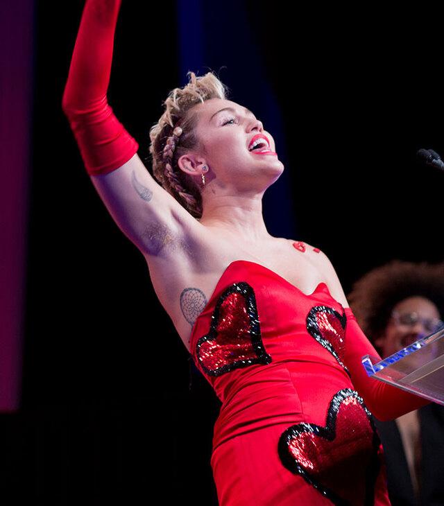 Miley Cyrus: Unfiltered Boldness on Stage (2015)