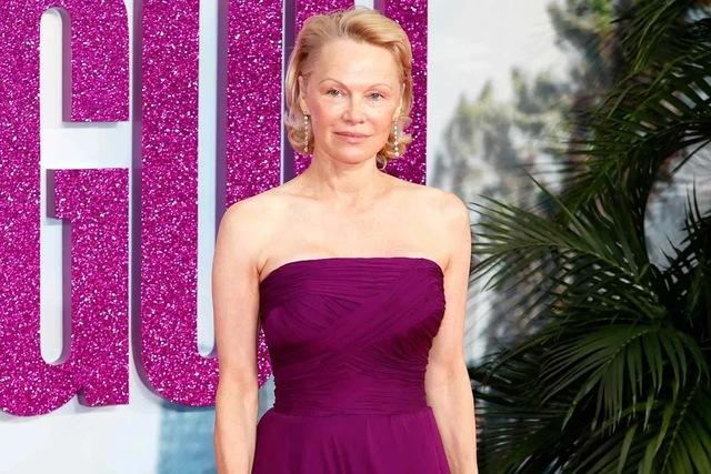 Pamela Anderson’s stunning transformation at The Naked Gun premiere highlights a remarkable journey of reinvention