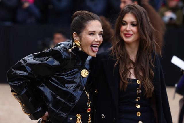 The mother-daughter duo’s photos from the fashion show instantly went viral, igniting a frenzy on platforms like Twitter and Instagram