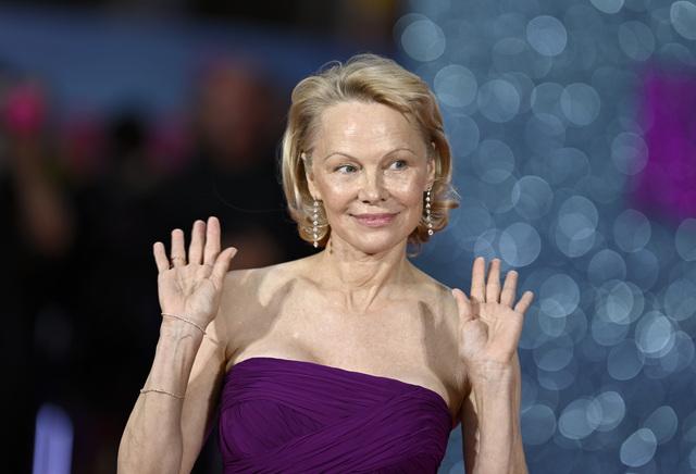 This haircut added a youthful bounce and a playful edge, softening her features and complementing her minimalist makeup