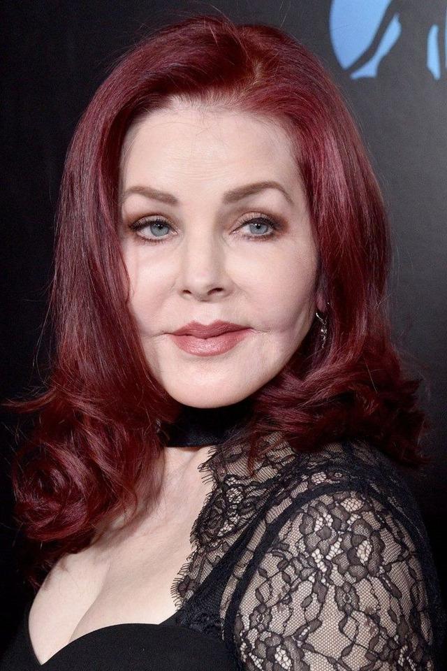 A more recent photo of Priscilla Presley, showcasing her radiant beauty and timeless charm, proving that she continues to shine well beyond her iconic past.