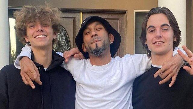 Britney’s sons Jayden and Sean share smiles with a friend, showing how much they’ve grown away from the spotlight.