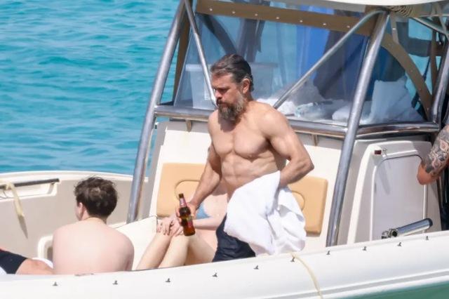 Damon took a brief moment to unwind on a luxurious yacht off the coast of Favignana Island in Italy
