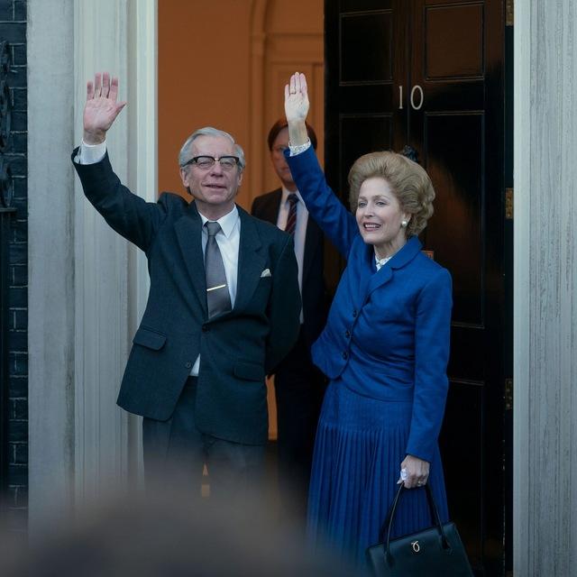 Despite Thatcher’s often cold, iron-willed persona, Anderson skillfully brings forth moments of vulnerability that reveal the complexities of her character.