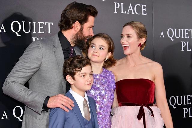 Emily Blunt with her husband, John Krasinski, and their children at the premiere of A Quiet Place (2018), showcasing the family’s close bond and support for their collaborative project