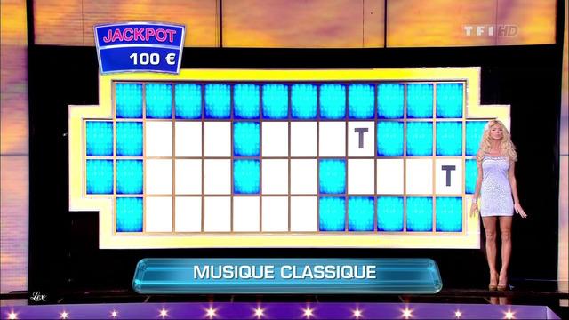 From sleek evening wear to dazzling cocktail dresses, Victoria became known for bringing high fashion to a traditionally low-key format