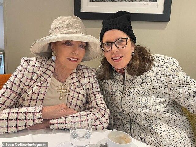 Joan with her daughter 