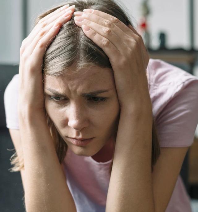 Rosa breaks down emotionally after hearing her husband’s confession of infidelity.