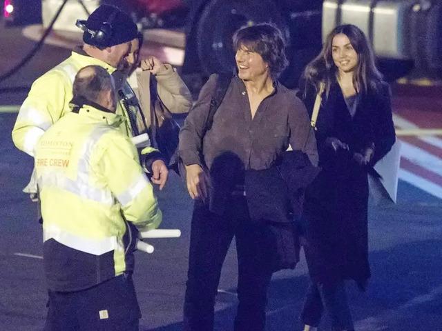 Smiles that fuel rumors: Tom Cruise and Ana de Armas at the center of fresh Hollywood buzz.