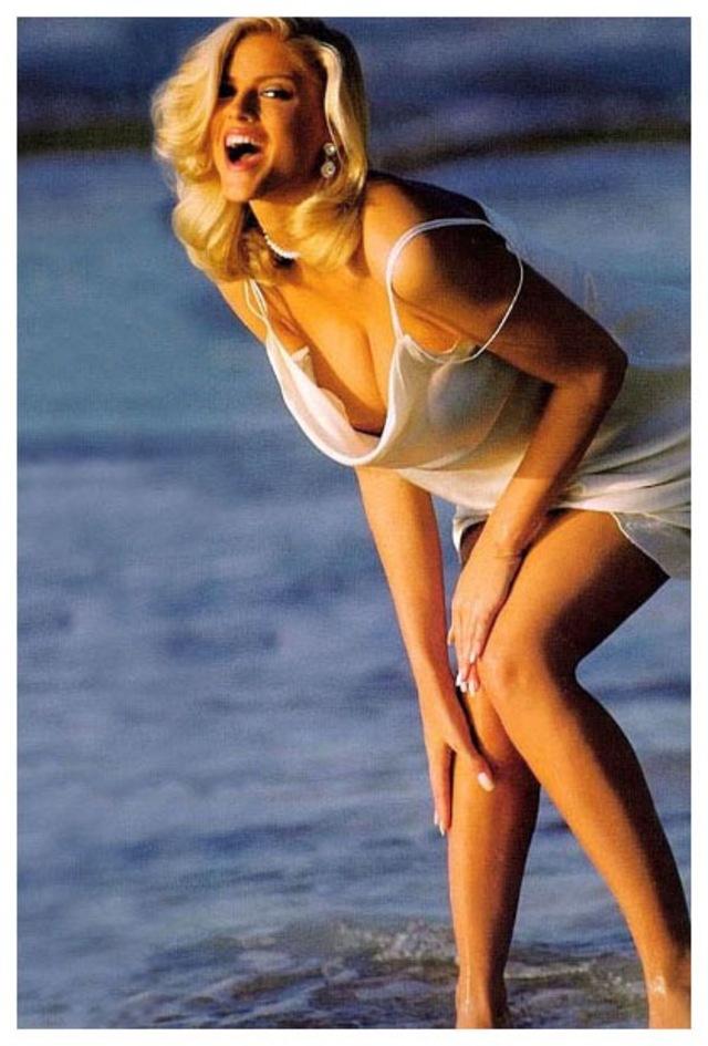 With striking looks, towering height, and a style that echoed old Hollywood glamour, she began submitting photos to modeling agencies.