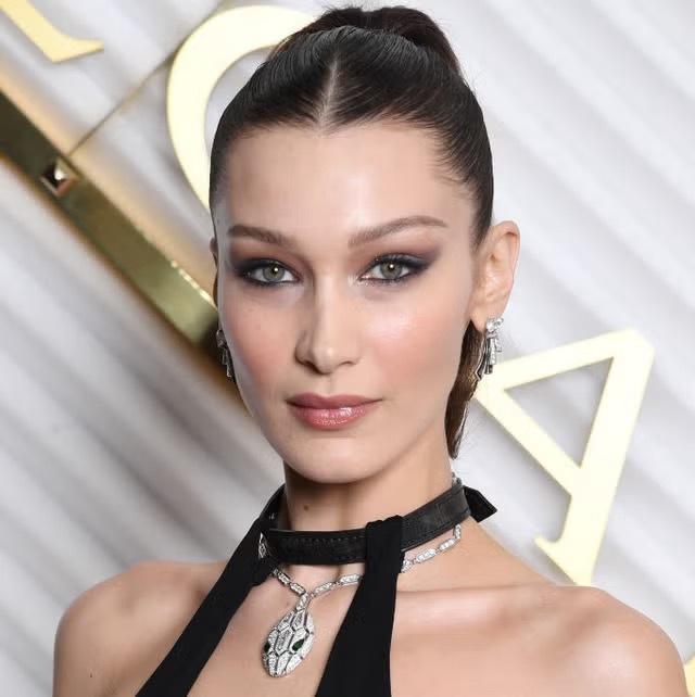 Bella Hadid: Symmetry and Style