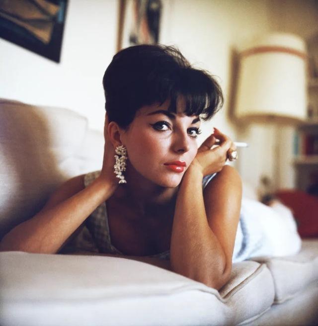 Born in London in 1933, Joan Collins showed early signs of a natural performer.