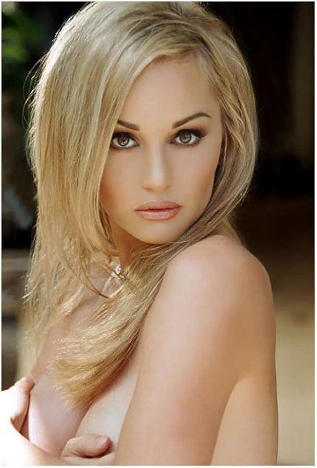 Born to a Navy officer father and a flight attendant mother, Suzi’s early years were marked by constant movement.