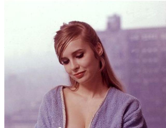 Born with an innate sense of poise, Avis Kimble seemed destined for the spotlight.