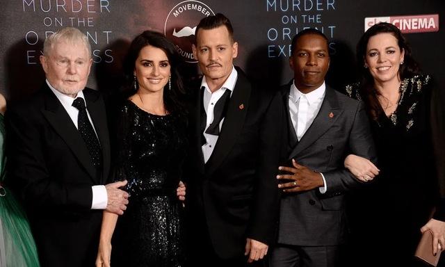 Depp and Cruz in the movie Murder on the Orient Express (2017)