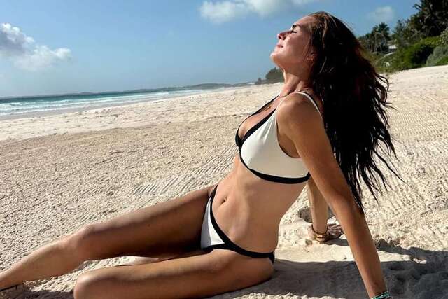 Dressed in a simple yet elegant black-and-white bikini from Sea Level Australia, she showcased not just her stunning figure but her commitment to sustainable fashion