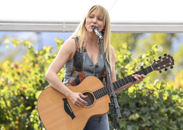 Her grounded, folk-inspired style stood out in a music landscape dominated by pop and grunge, making her both distinctive and enduring.