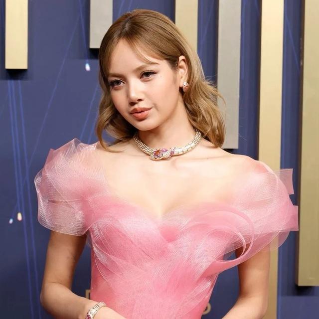 Lisa (BLACKPINK): K-Pop’s Global Darling