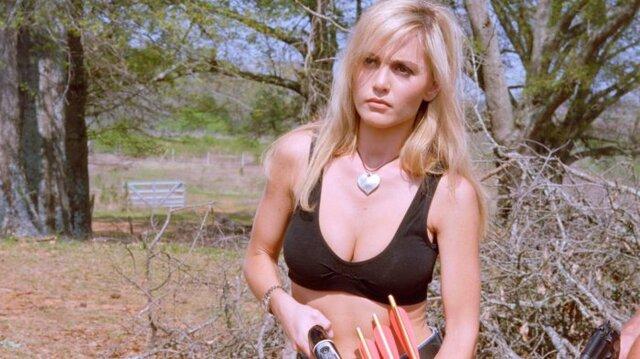 Suzi in the movie Enemy Gold (1994)