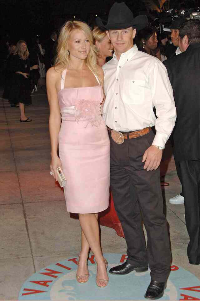 he married rodeo cowboy Ty Murray in 2008 after a decade of dating.