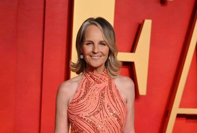Helen Hunt’s appearance at the 2024 Vanity Fair Oscar Party was nothing short of mesmerizing