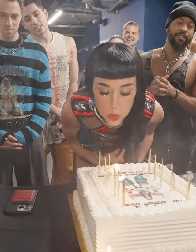 According to the user who shared the video, the cake was lovingly made by her mother, who had been thrilled to bake it for Katy Perry