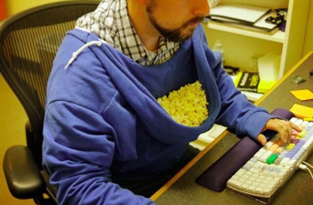 Lazy Popcorn Eater: No Bowl, No Problem