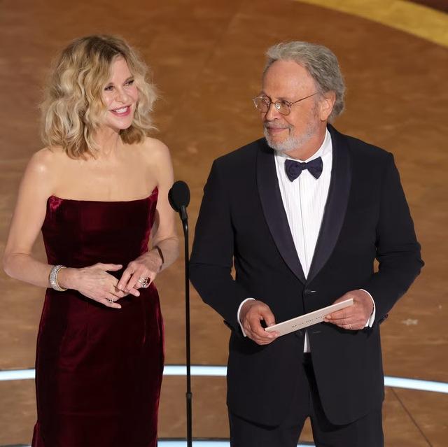She also played a key role in the ceremony, presenting the Best Picture award alongside her longtime friend and co-star Billy Crystal.